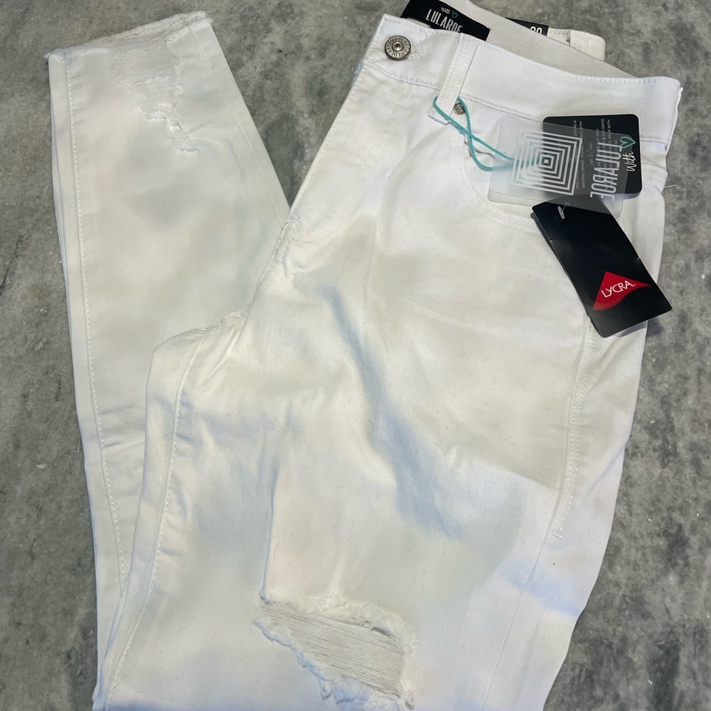 NEW WITH TAG LuLaRoe White Distressed Jeans, size 28